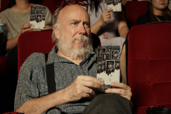 8月11日，在美国加利福尼亚州洛杉矶县蒙特雷帕克的一家影院，观众参加影片《南京照相馆》洛杉矶首映礼。新华社发（曾慧摄）